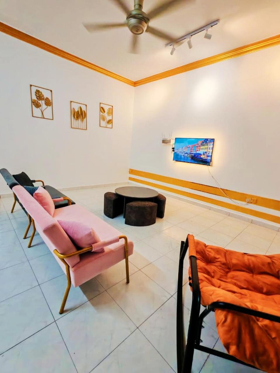 Holiday home Golden House ,1min To Aeon, 7min To Zoo,8min To Gardens