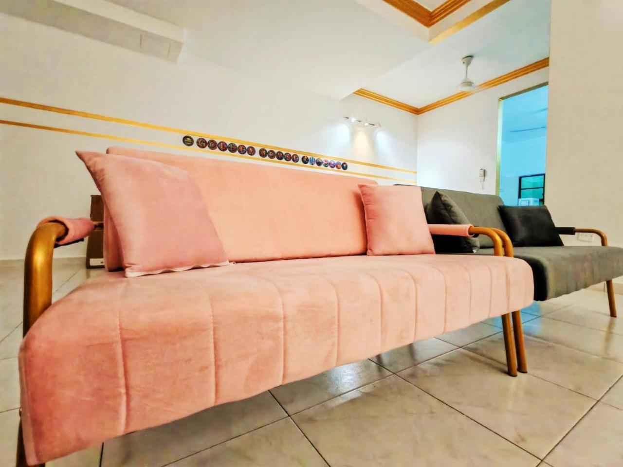 Holiday home Golden House ,1min To Aeon, 7min To Zoo,8min To Gardens