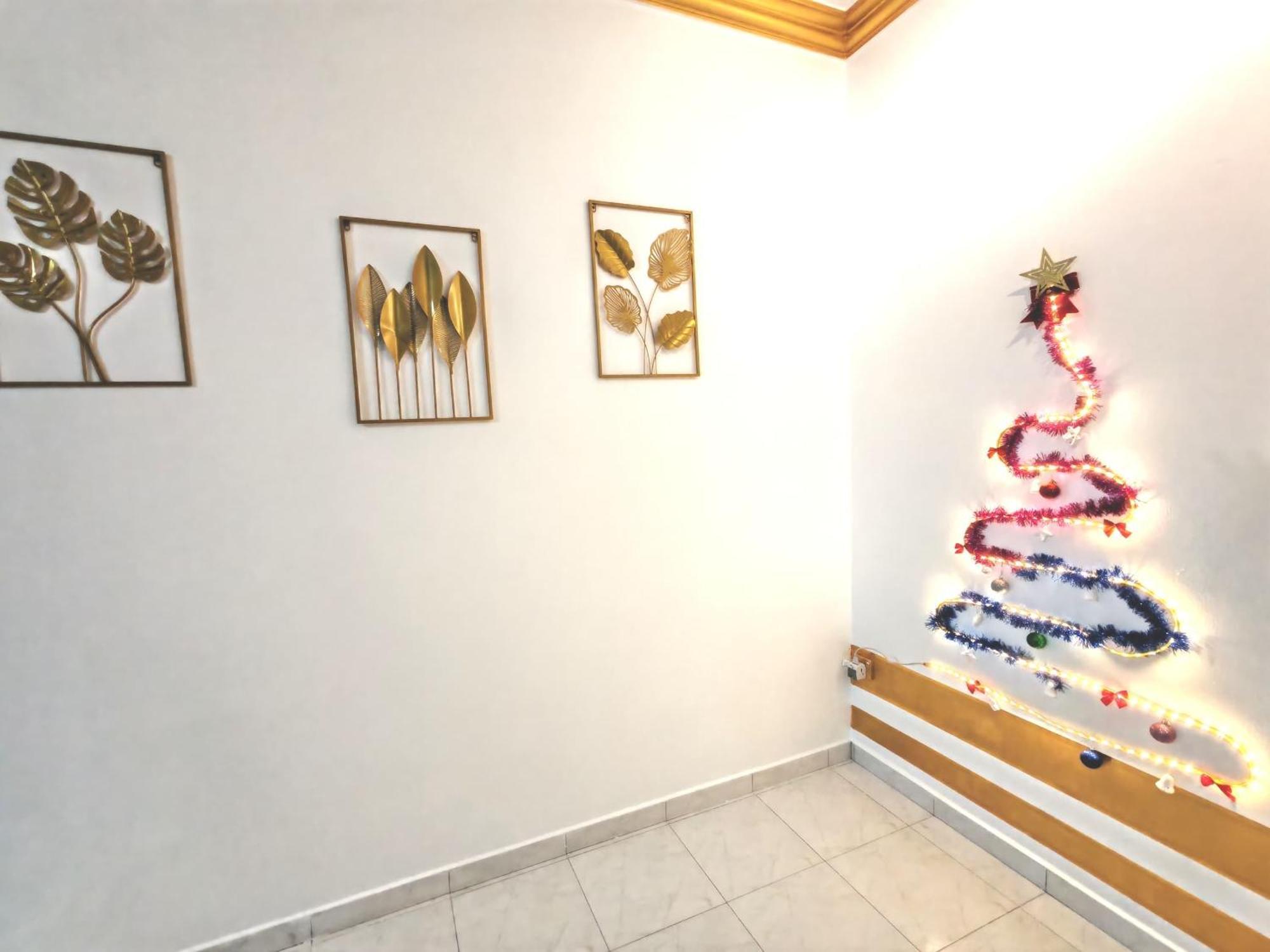 Holiday home Golden House ,1min To Aeon, 7min To Zoo,8min To Gardens